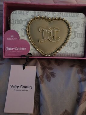 Juicy Couture Cream Card Holder with Gold Heart Emblem